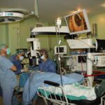 Implantes microscópicos para las operaciones de glaucoma, desde el Hospital Virgen de la Luz