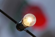 La factura de la luz de junio ya es la más cara de la historia, según la OCU