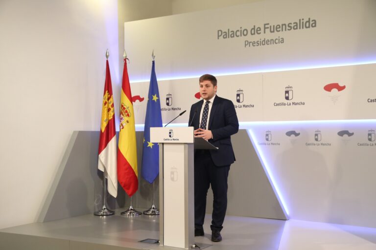 Acusan a Llorente de poner en riesgo la aprobación de la Ley de Garantía de Rentas «con su actitud» Acusan a Llorente de poner en riesgo la aprobación de la Ley de Garantía de Rentas «con su actitud»
