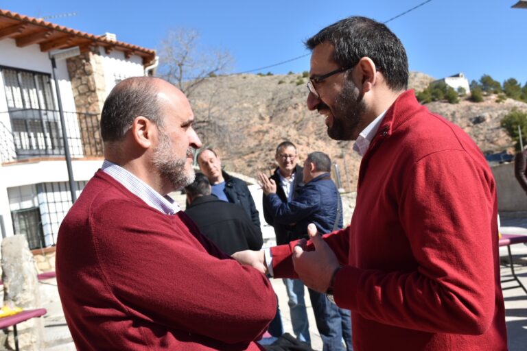 PSOE C-LM afirma que Núñez se esconde tras la bandera de España