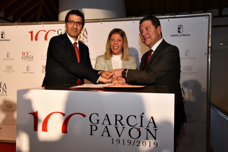 Convenio a tres bandas para celebrar el Centenario del Nacimiento de García Pavón