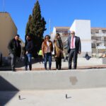 Zona infantil, vegetación y una fuente de agua para la plaza de la calle Cuenca en Manzanares