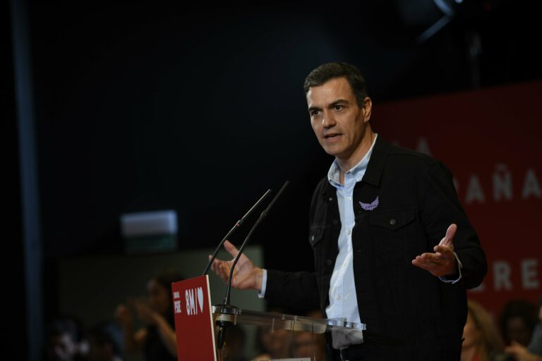 Sánchez aboga por un país inclusivo y no el excluyente de una derecha «con más testosterona que neuronas» Sánchez aboga por un país inclusivo y no el excluyente de una derecha «con más testosterona que neuronas»
