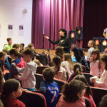 La Biblioteca Municipal “Cervantes” fomenta la lectura entre los escolares de primaria con una sesión de cuentacuentos