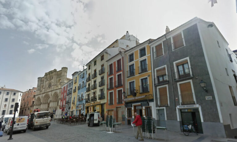 Un incendio en la Plaza Mayor de Cuenca se salda con 6 afectados leves
