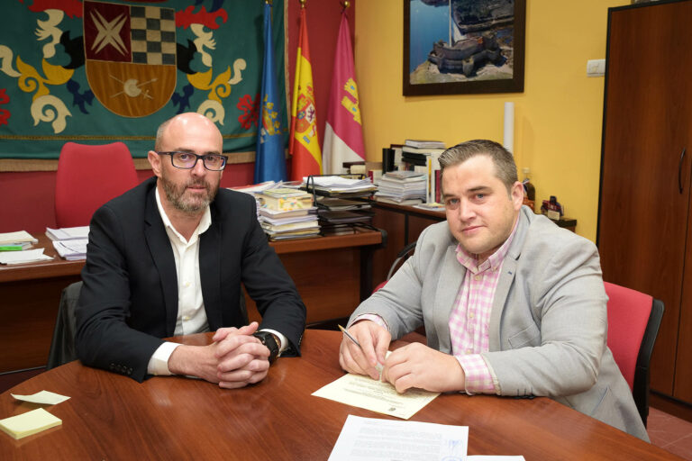 La AECT y el Consistorio argamasillero buscarán líneas conjuntas para la activación del sector empresarial La AECT y el Consistorio argamasillero buscarán líneas conjuntas para la activación del sector empresarial
