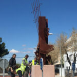 Instalados el nuevo Viacrucis de madera al Santuario del Cristo de Villajos y la Escultura de las Artes de Xema Teno