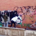 Pillados ‘in fraganti’ mientras hacían pintadas en una pared sin autorización en Cuenca