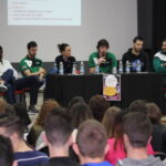 Alumnos de La Roda se suman a "Bienvenidos al Mundo Real", con el objetivo de resaltar la importancia de la comunicación