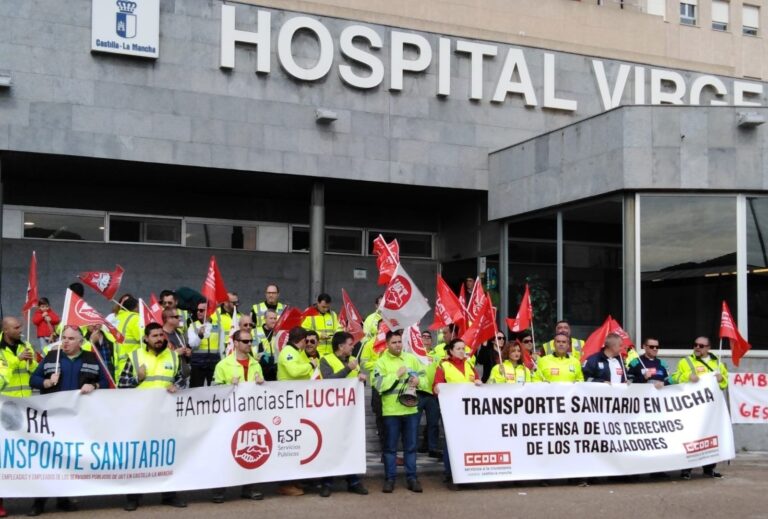 Más de 200 trabajadores del transporte sanitario de C-LM se concentran en Cuenca para exigir a Sescam más fondos