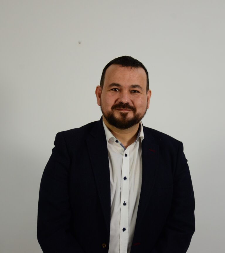 Amores (PSOE) aboga por conseguir un Ayuntamiento «con puertas de cristal» en La Roda
