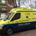 Vuelca una ambulancia tras salirse de la carretera en Almadén