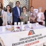Caballero hace efectiva la colaboración de la Diputación con la Asociación de Esclerosis Múltiple