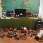 Más de 1.000€, vehículos, marihuana y hachís, entre el «botín» de una banda criminal que robaba en Iglesias y Ayuntamientos