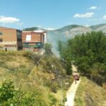 Dos institutos de Cuenca, evacuados tras un incendio en la ladera del Júcar
