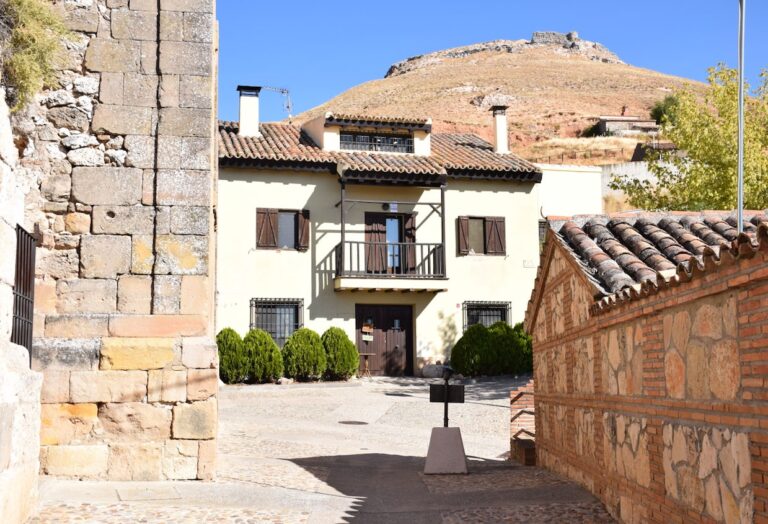 La población en algunos municipios de Castilla-La Mancha aumenta hasta un 70,5% en verano