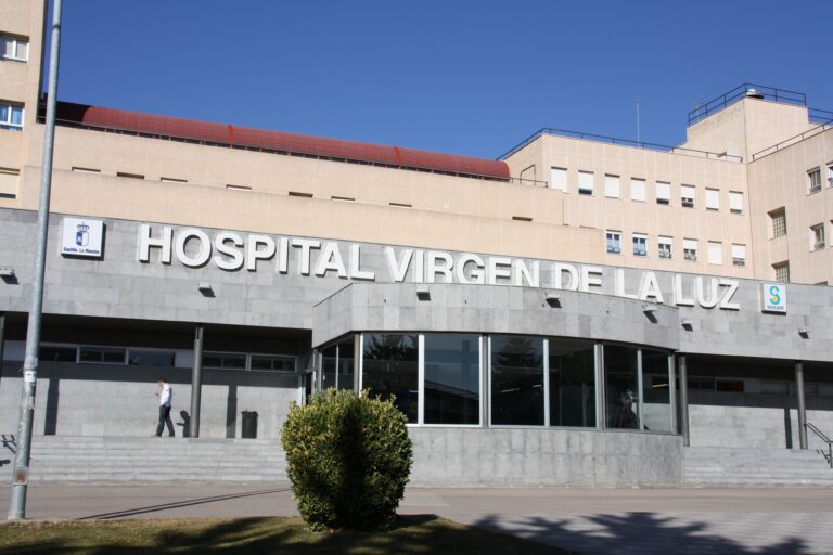Una mujer es rescatada tras quedar su turismo al borde de un precipicio en Villalba de la Sierra