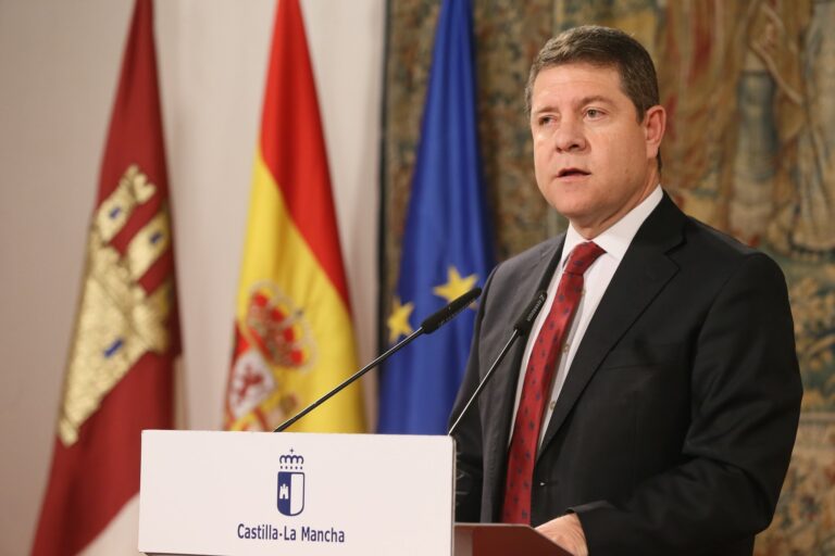 García-Page insta a Navarra Suma a ayudar a la gobernabilidad