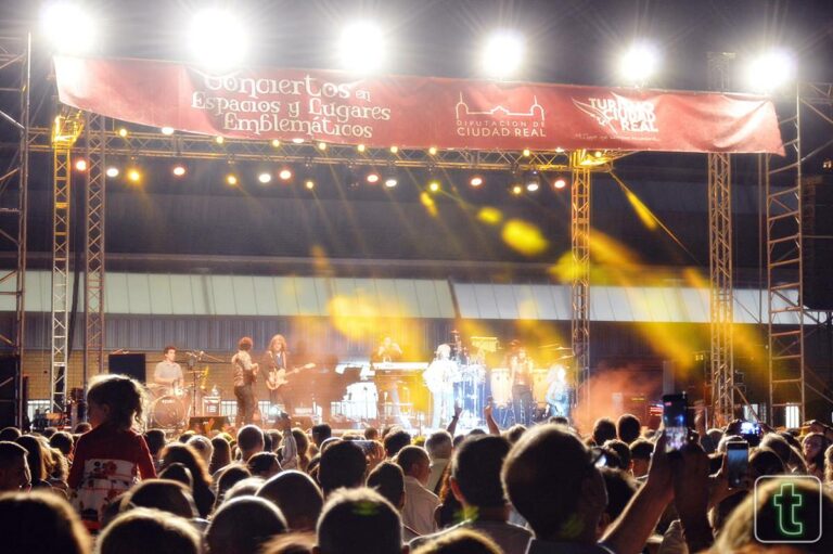 Más de 6.000 personas disfrutaron del concierto de Cristina Correas y Rosario Flores en Tomelloso