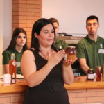 Ana María Megías, maestra de la primera cata de miel de Fercam 2019