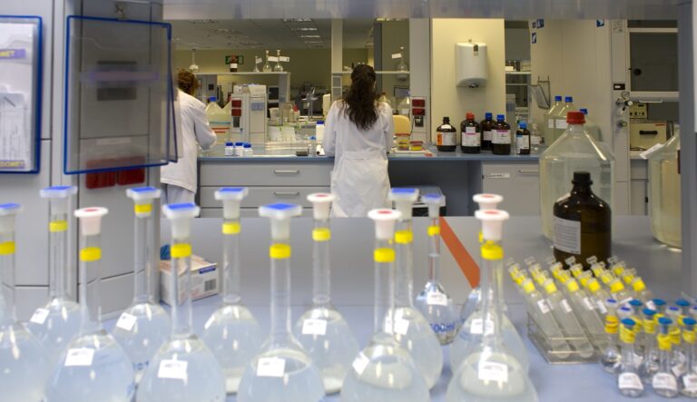 Los resultados de los cultivos de casos sospechosos de listeria en Cuenca tardarán seis días en conocerse