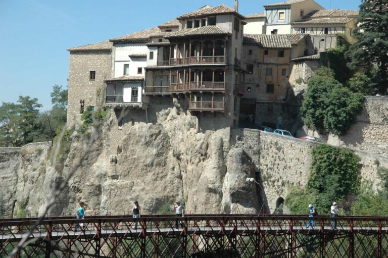 Sale a licitación la gestión del restaurante de las Casas Colgadas