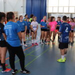 Más de sesenta niños participan en la escuela de verano de balonmano de Manzanares