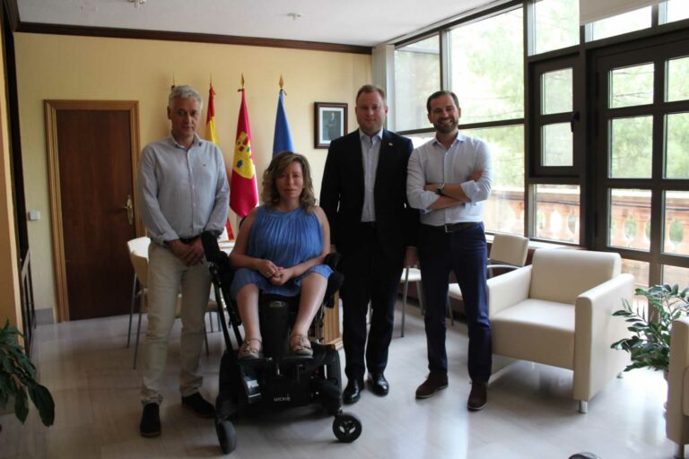 Casañ reivindica «un Albacete de todos y para todos» en su reunión con Amiab