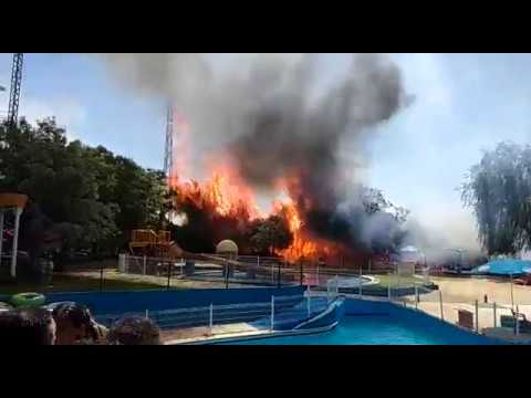 Un incendio obliga a desalojar a 500 personas en un parque acuático de Ciudad Real