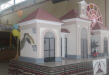 Una recreación de la Puerta de Hierros y un homenaje a la Radio ganan el concurso de carrozas de Albacete