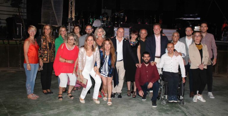 Alcalde y Vicelalcalde de Albacete asisten a la verbena popular organizada por FAVA