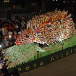 Las 25 carrozas de las peñas vuelven a deslumbrar en Azuqueca de Henares