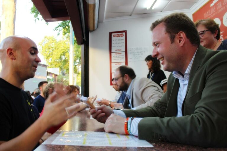 Casañ considera la tómbola de Cáritas como «una parada obligatoria en la Feria» de Albacete
