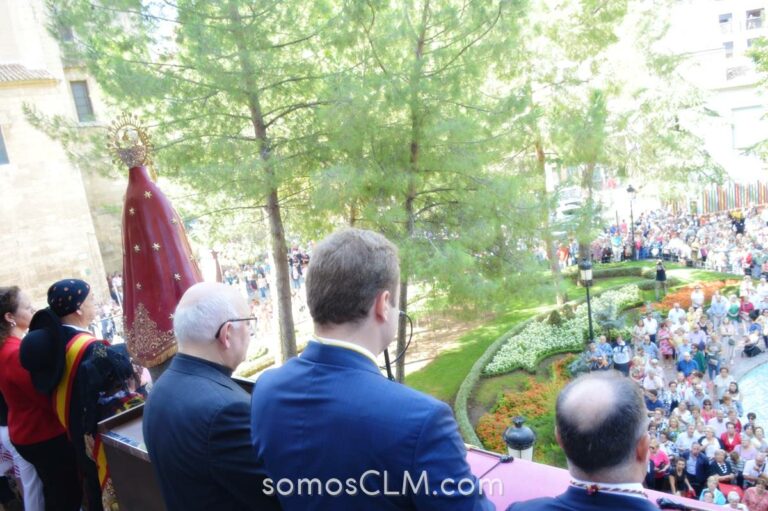 La Virgen de Los Llanos se despide de la Feria de Albacete y ya descansa en su capilla