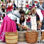 Emoción, color y muchas flores en la Ofrenda a la Virgen de los Llanos en Albacete