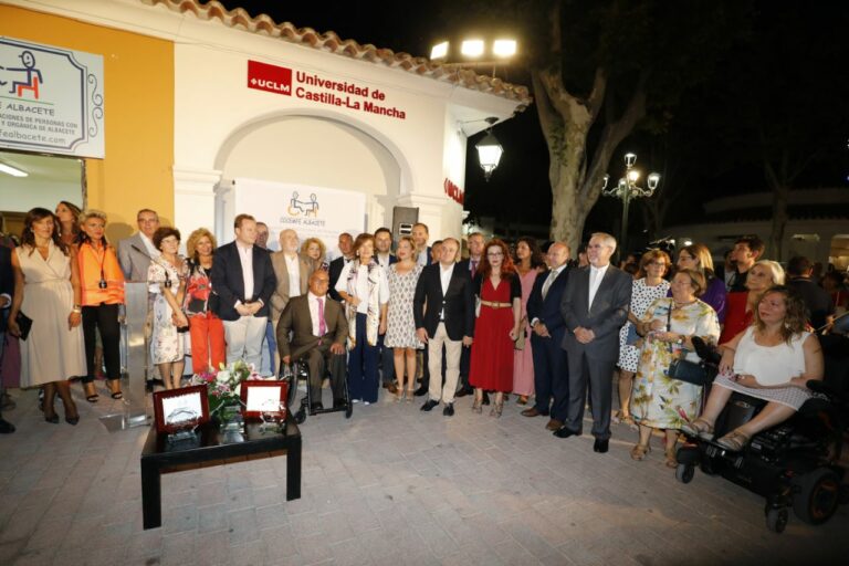 Casañ apuesta por hacer de Albacete “una ciudad inclusiva y abierta a todos” en la entrega de premios de COCEMFE