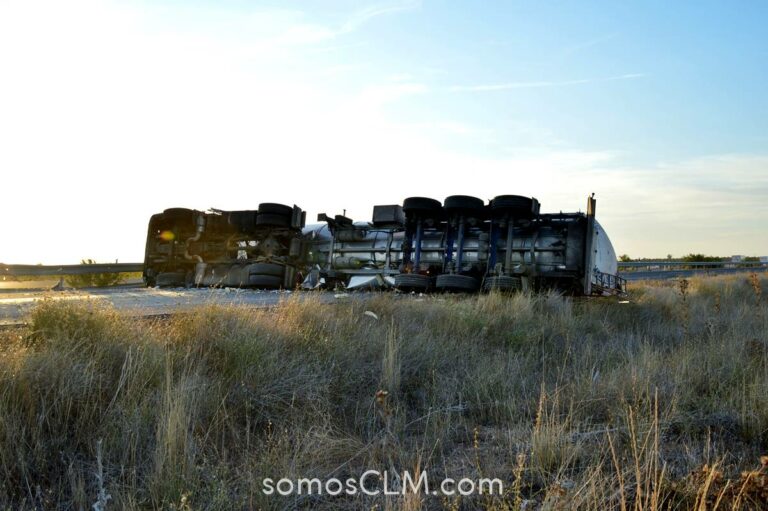 Fallece un hombre tras la salida de vía y posterior vuelco de su camión en la A-3