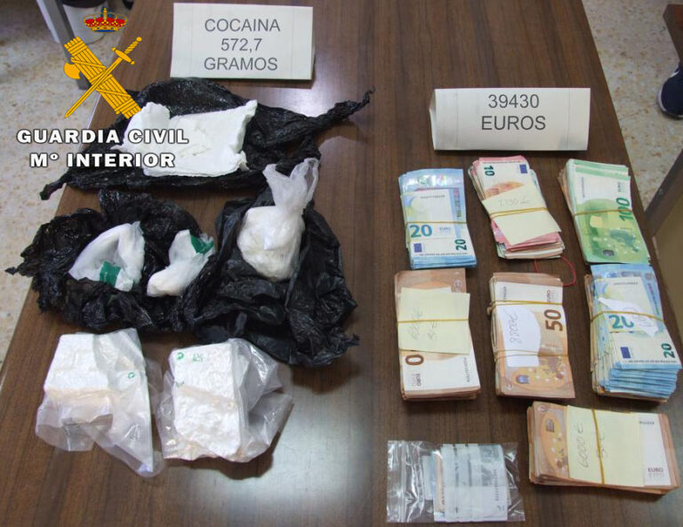 Más de 500 gramos de cocaína y casi 40.000€, el «botín» de esta banda criminal desarticulada en La Roda
