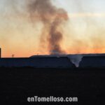 Un incendio de grandes dimensiones afecta a los exteriores de la Cooperativa Santiago Apóstol de Tomelloso