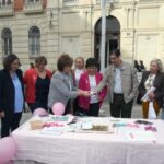 Caballero ensalza a las mujeres que visibilizan el cáncer de mama todo el año y apuesta por la prevención y la investigación