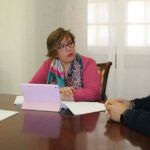 Carmen Teresa Olmedo se interesa por el trabajo del Instituto de Investigación de Enfermedades Poco Frecuentes