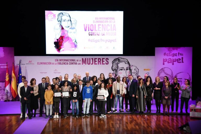 García-Page anuncia que el Gobierno regional invertirá en esta legislatura 50 millones de euros en centros de la mujer