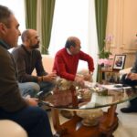 El alcalde de Valenzuela apuesta por dotar al campo de fútbol de césped artificial y de una nueva iluminación