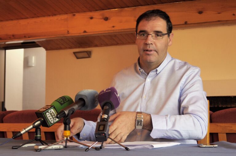 Prieto, tras salir a la luz la grabación donde llamaba «rojos, falsos y sinvergüenzas» a los socialistas, incide en la «reiterada falta de vergüenza»