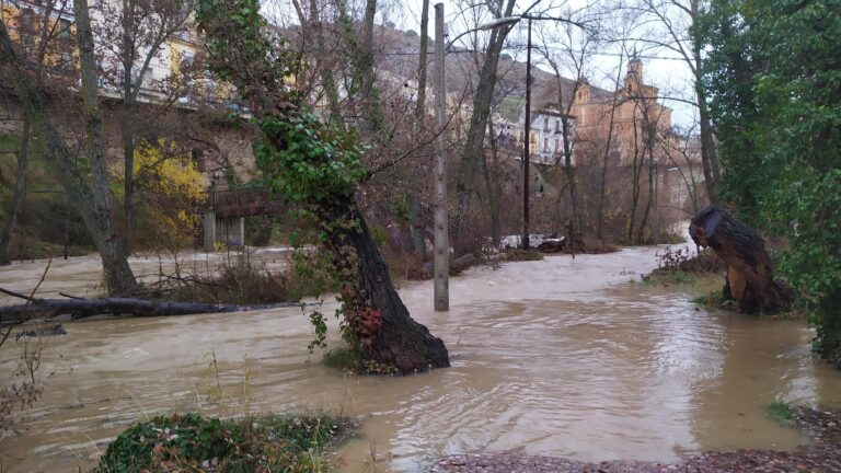 El río Júcar se desborda en varios puntos de Cuenca