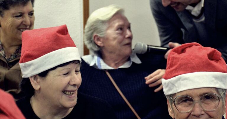 Page invita a participar en la campaña ‘Navidad en compañía. Ningún mayor sólo’