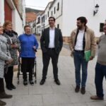 Caballero se compromete en Valdemanco a arreglar el camino rural que comunica con Saceruela