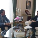 El alcalde de San Carlos del Valle pide ayuda a la Diputación para urbanizar y acondicionar el Camino Real