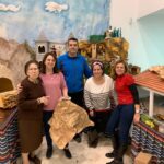 Una vecina de 90 años de Ledaña, ultima su Belén ambientado en monumentos de la localidad