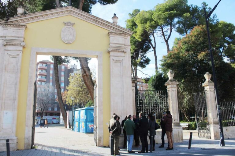 La réplica de la Puerta de Hierros incorporará los dinteles de la original